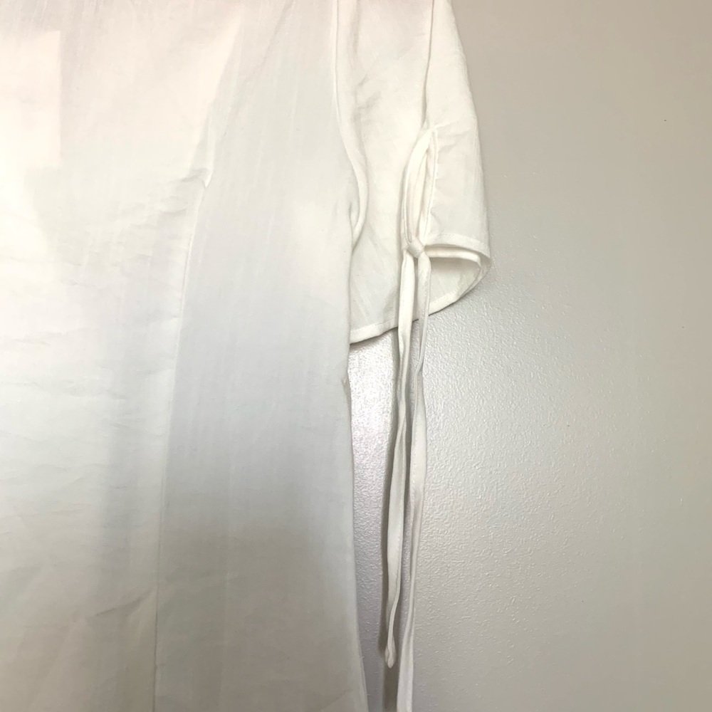 White blouse with buttons - Picture 5 of 7